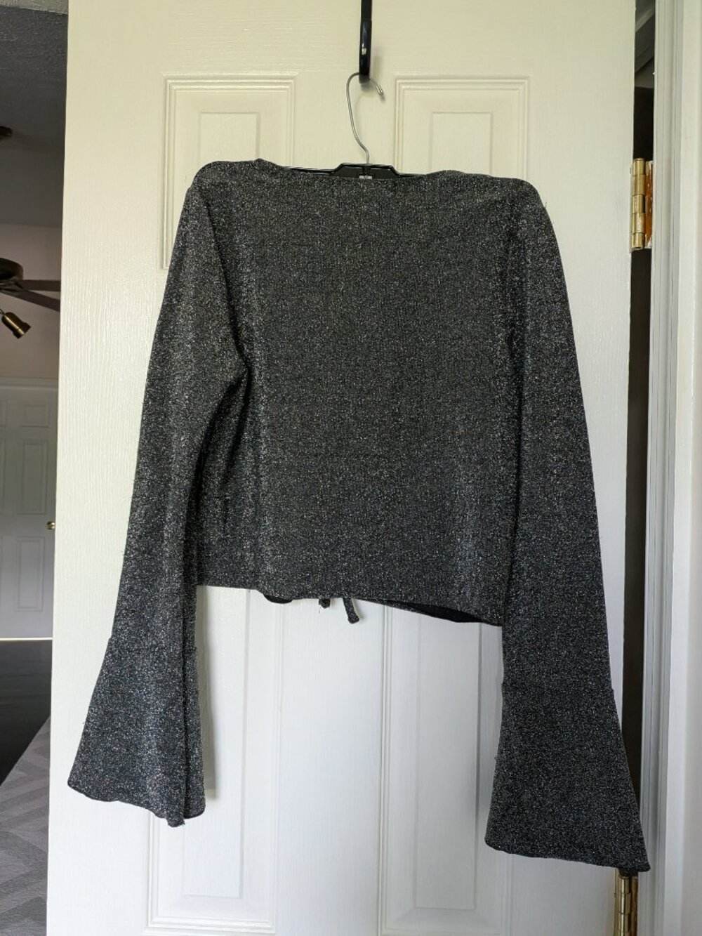 Madden Girl NWT Charcoal Shimmer Tie-Front Bell Sleeve Top - Size M - Picture 2 of 3
